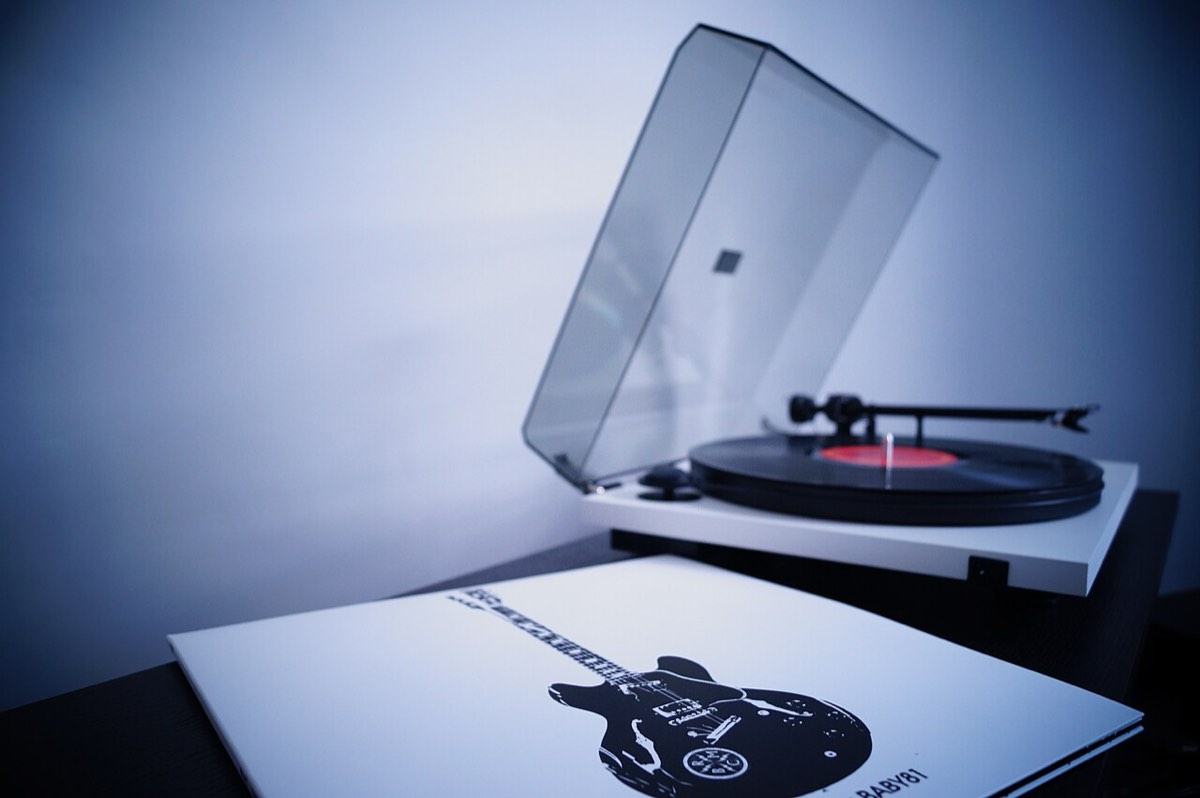 Turntable and record: if you have your own track, pick a tool that accepts audio